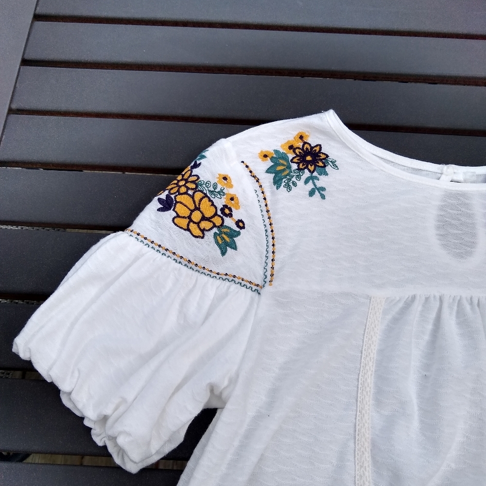 Embroidered Puff Sleeve Shirt - Picture 2 of 3